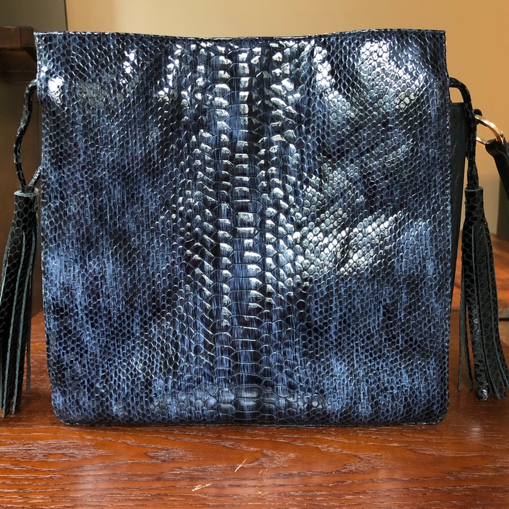 Kelly Wynne My Sidekick Satchel in Navy & Obsidian